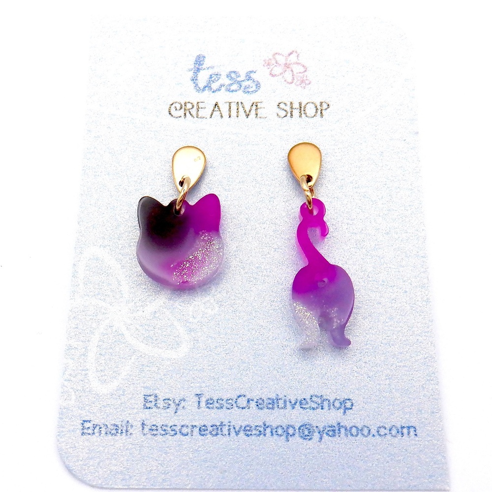 Small Dainty Cat Resin Earrings NEW